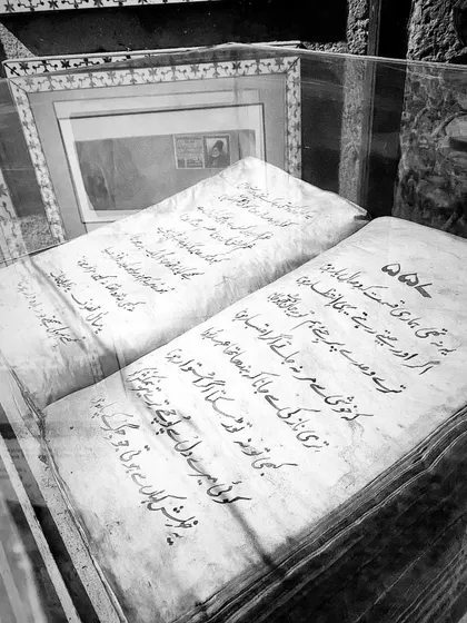 The tomb of the great poet Mirza Ghalib, covered in verses. On our walks, we delve into the literary and artistic history of Delhi, connecting you with its cultural legends.