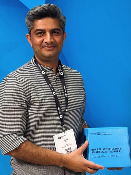 Proudly holding the BIG SEE Architecture Award. This recognition fuels our passion for creating residential spaces that are both aesthetically bold and contextually responsive.