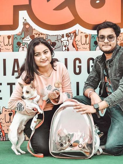 Posing in front of the official Pet Fed backdrop, this family and their tiny dog in a special carrier bag make a perfect picture. It’s a great memory of a fun day spent together.