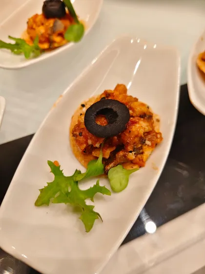 Small bite, big flavors. A perfect little crunch topped with zest, spice, and a touch of elegance to delight your guests.