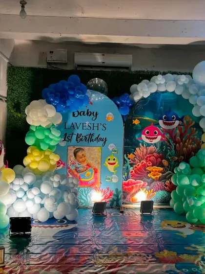 This view of the Baby Shark party shows the light-up number '1' integrated into the colorful underwater scene.