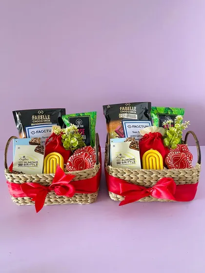 These handle baskets are a great choice for corporate gifting, offering a rustic yet premium feel.