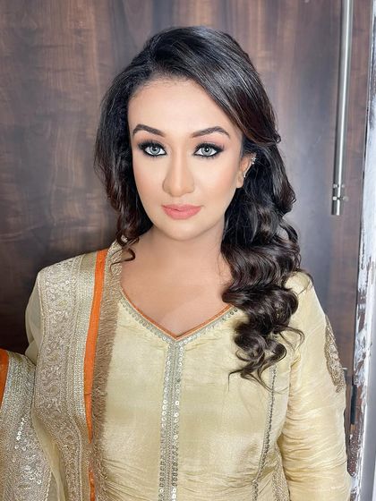 A close-up of the soft brown and gold eye makeup, paired with a nude peach lip for a balanced and radiant look.