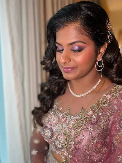 A closer look at the dreamy lilac eyeshadow. I blended multiple shades of purple and pink to create this multi-dimensional effect that catches the light beautifully.