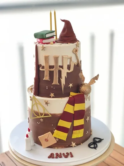 For all the Potterheads, this two-tiered Harry Potter cake was a magical project. It features iconic elements like the sorting hat, golden snitch, and house scarf, all handcrafted.