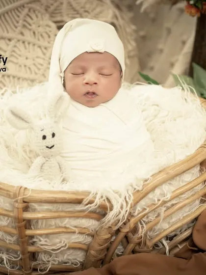 The same newborn now wearing a sleepy cap and joined by a bunny friend. Small prop changes can add a lot of variety to your newborn gallery.