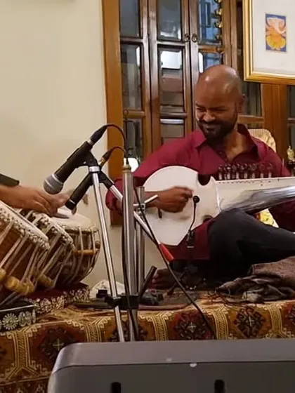 Enjoying a very unique and intimate concert with the brilliant Soumik Datta da in Kolkata. Private baithaks like this allow for a special connection with the audience.