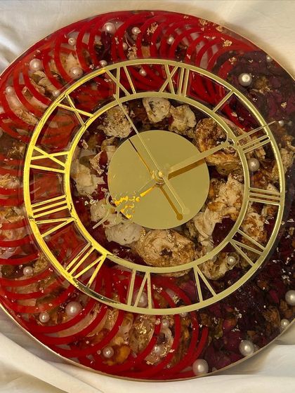 Another view of the chooda and varmala preservation clock. The combination of the red bangles, preserved flowers, and gold clock face creates a rich and luxurious look.