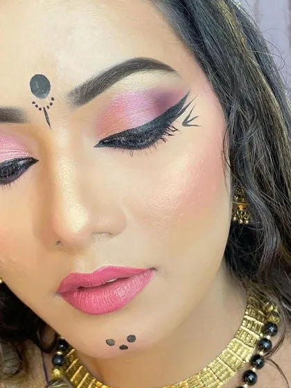 A detailed close-up of the Garba eye makeup. Notice the sharp graphic liner and traditional dots, techniques that add a unique flair to festive looks.