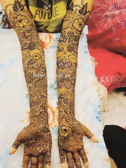 Fiza's bridal mehndi, a beautiful floral design that extends up to the elbows, perfect for her wedding celebrations.