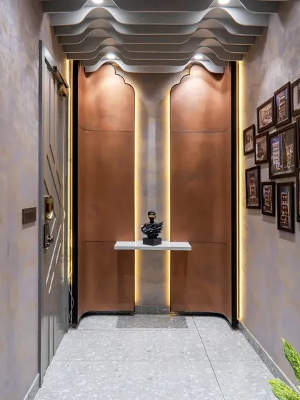 The entrance corridor of the office features a parametric wave-like ceiling and unique wall panels. This space sets the tone for the office's commitment to modern design and innovation.