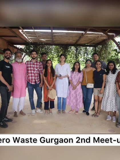 A group photo from our second meet-up at Nehar Sahibi Farm. It's always wonderful to see new faces joining our tribe and sharing their journey towards a zero-waste lifestyle.