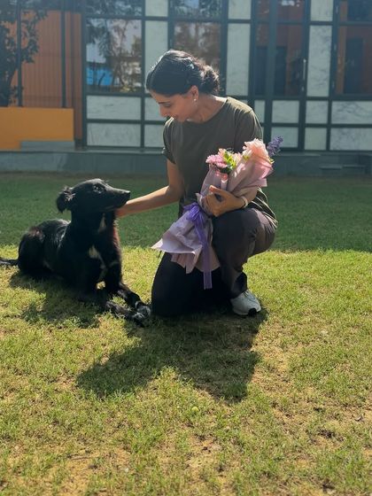 With love and flowers, every day is brighter. A sweet moment with Shifu.