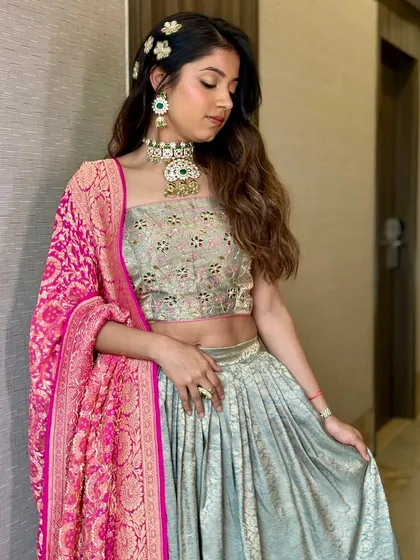 Soft textured waves are perfect for a simple and elegant look. Here, I've added a few small flower accessories to one side for a touch of desi charm.