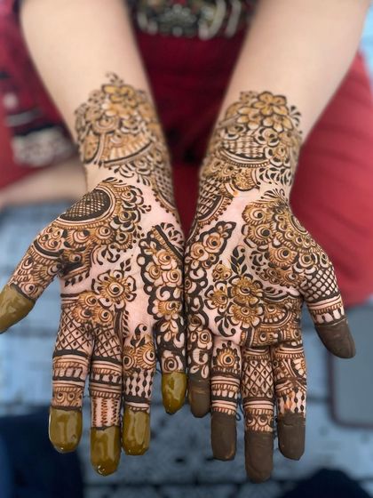Intricate Full-Hand Designs photo 17