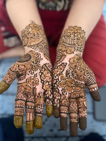 The Eid henna sessions are always so much fun. This design is packed with floral and paisley motifs, creating a rich, celebratory look.