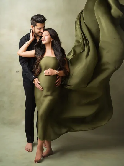 When art meets life. This incredible mamma-to-be is an artist who hand-painted the beautiful olive-green canvas backdrop for her own maternity shoot. This session was a true collaboration, blending her artistic talent with my photography.