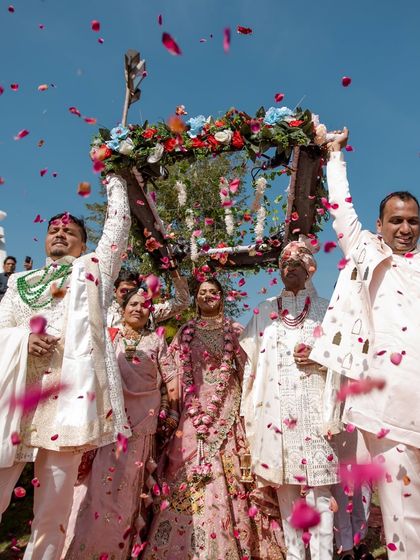 Theatrical Varmala & Ring Ceremonies photo 9