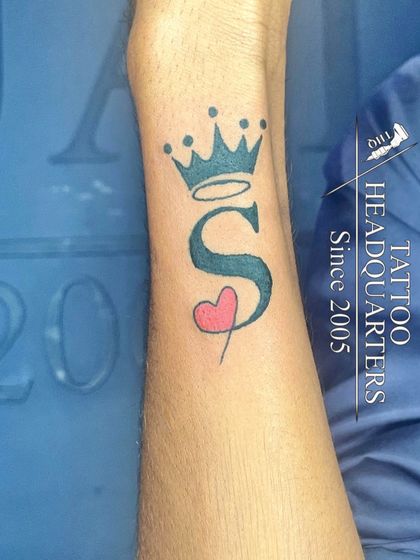 A stylized initial "S" with a crown on top and a small heart, a popular design for personalizing an initial.