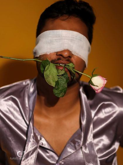 A direct, head-on composition that confronts the viewer with its unusual and compelling subject matter.