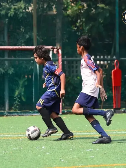 An action shot from the Mumbai tour, with a player on the run, demonstrating speed and agility. These tournaments provide a platform to apply learned skills in a high-stakes environment.