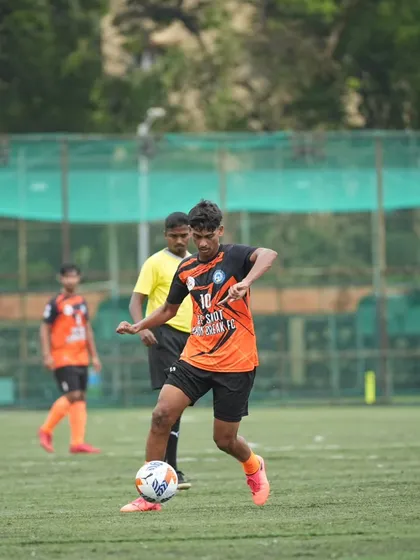 A player prepares to make a decisive pass, scanning the field to unlock the opponent's defense.