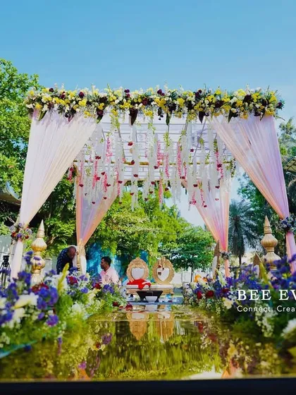 This is what dream weddings are made of. We created this elegant outdoor Phera Mantap with a stunning golden acrylic ramp, blending natural beauty with sophisticated design for a truly memorable ceremony.