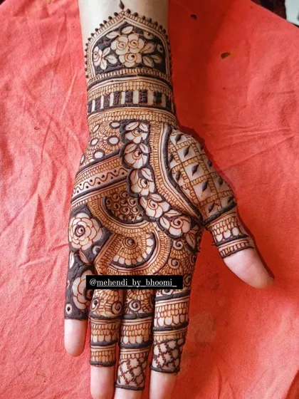 A gorgeous floral design for the front of the hand. This piece is filled with roses and traditional Indian patterns, perfect for a bride who loves floral motifs.