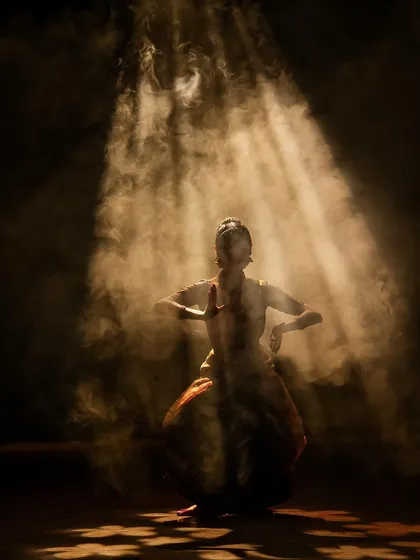 This single spotlight captures the essence of a live performance. It's in these quiet, focused moments on stage that I feel the story comes through the most, a blend of preparation and pure emotion.