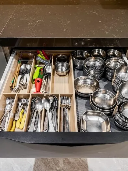 A well-organized cutlery tray is a small detail that makes a big difference. This drawer from our Poiser, Kandivali project shows how we plan for every utensil to have its place.