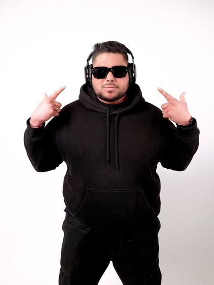 The Look: DJ Sau's Press Kit photo 15