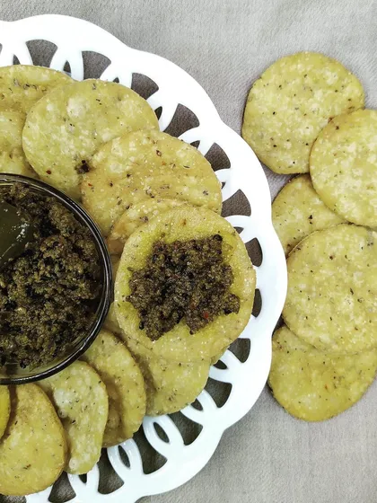 The perfect pairing: my homemade Ajwain Mathri with a zesty pickle. This is how I love to enjoy my achaars, and it’s a wonderful combination for an evening snack or to serve to guests.