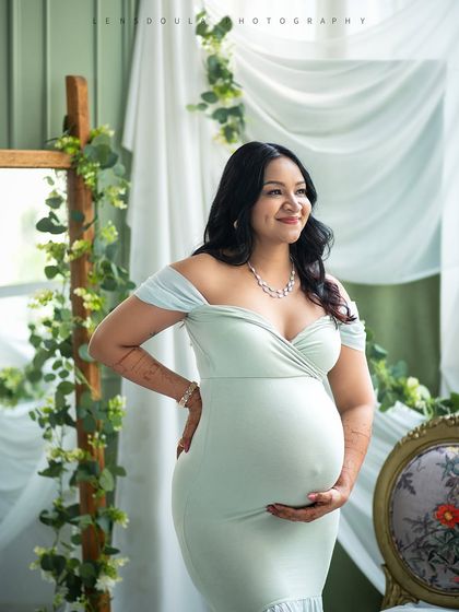 A gentle hand on your bump, a soft smile. This is a classic pose that beautifully captures the maternal glow.