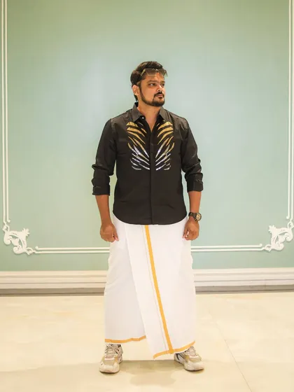 Rocking a South Indian look with a veshti for a Haldi ceremony. I love embracing different cultures and adding my own twist to the celebration.