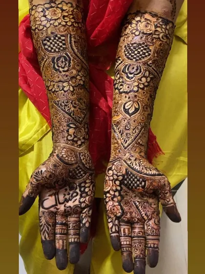 A final shot of this beautiful bridal design.