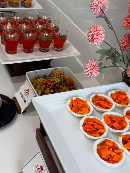 Our presentation focuses on fresh, appealing displays. For this corporate lunch, we served a colorful Hawaiian Salad, fresh mangoes, and Berry Lemonade mocktails, adding a vibrant touch to the meal.