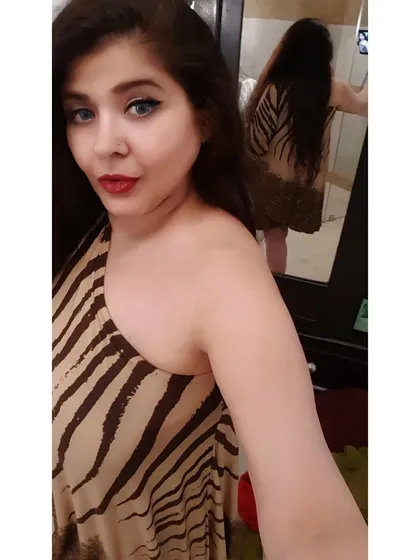 You can have anything you want if you dress for it. This one-shoulder toga dress in an animal print is free-size, crease-proof, and machine washable, making it a perfect choice for travel or a beach holiday.