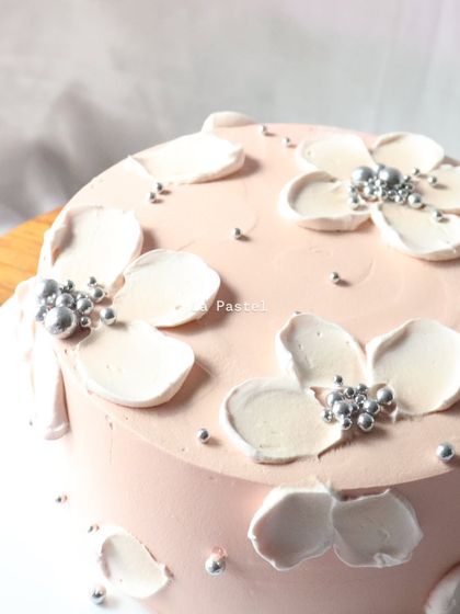 Modern & Minimalist Cakes photo 32