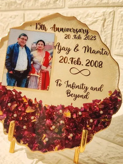 These images and videos showcase various angles and the creation process of my custom wedding and anniversary varmala preservation frames. Each one is made with love to turn your special memories into a timeless treasure.