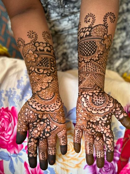 A very traditional and dense bridal design. I've filled every space with classic patterns, including paisleys, dots, and grids, for a truly opulent look.