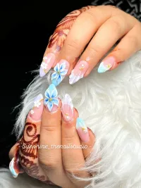 Custom Nail Art & Extensions