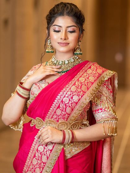 The complete look, from the perfectly draped saree to the flawless makeup. This is a testament to timeless Indian beauty and elegance.