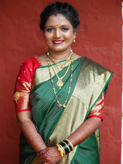This look for a wedding guest features a classic green Paithani saree. I created a soft, glowing makeup look with a simple red bindi to complete it.