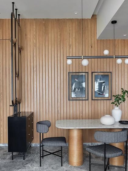 Creating space without boundaries is key in modern homes. This elegant partition in the living room strikes the perfect balance between openness and privacy, separating the dining area while maintaining a sense of connection and flow.