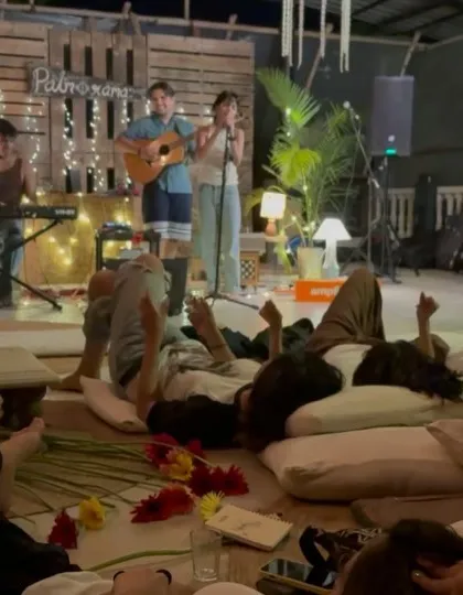 This picture has all my heart. A truly cozy and intimate gig where the audience could just lie back, relax, and soak in the music.