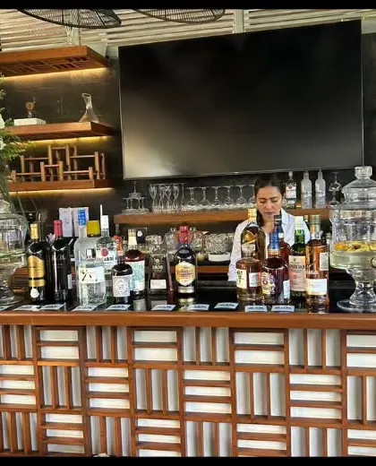 A full view of our team at a spritzer bar. We are fully staffed and stocked to handle a high volume of guests while maintaining quality and speed.