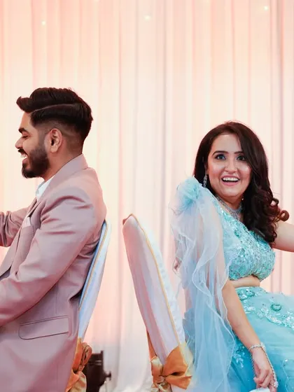 The classic shoe game is always a source of laughter. Capturing the couple's reactions is priceless.