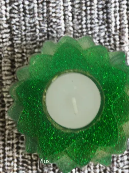 This vibrant green T-light holder is infused with glitter for a sparkling effect. It's a fun and festive option that can add a pop of color to your event decor or serve as a cheerful return gift for your guests.