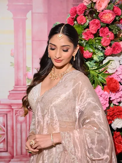 An amazing soft glam look created by our student Janhavi for her portfolio. I feel so proud when I see students creating such clean and impactful work.