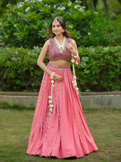 A beautiful shot of the bride-to-be in her pink Haldi outfit, adorned with our delicate white floral jewellery.